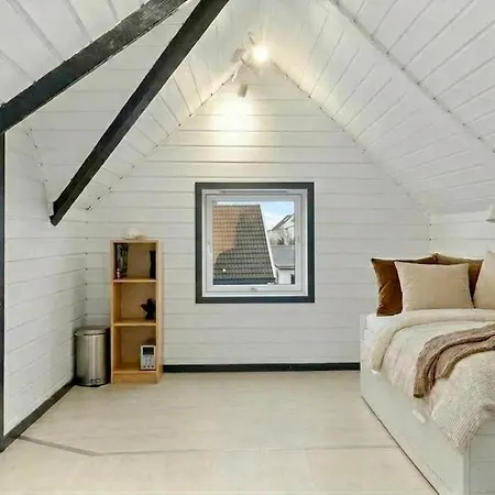 Floor 2br & Free Parking *