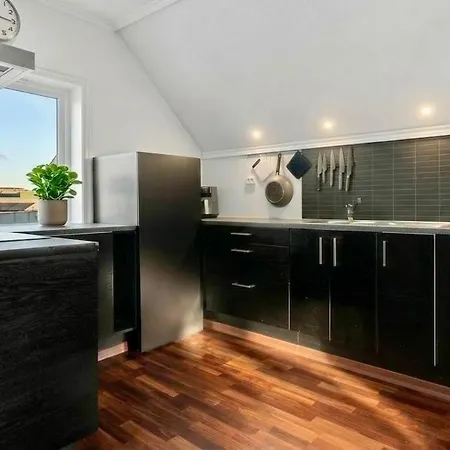 Floor 2br & Free Parking Lejlighed *