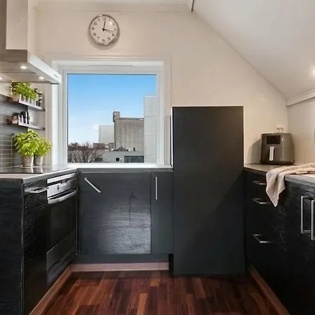 Floor 2br & Free Parking