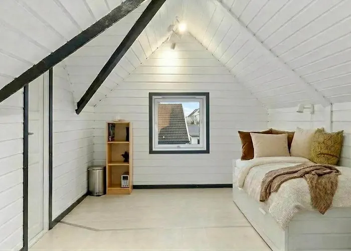 Floor 2br & Free Parking *