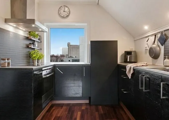 Floor 2br & Free Parking